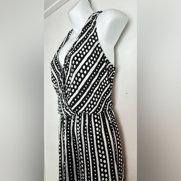 Black and White Patterned Maxi Dress - Picture 4 of 8